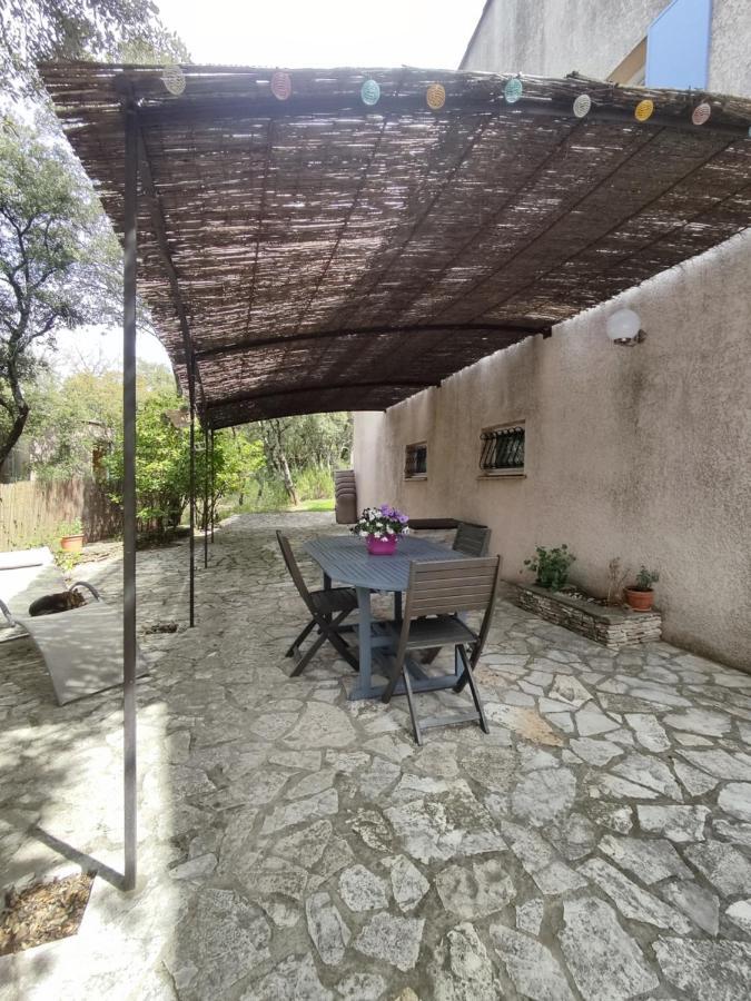 Charmant Studio A Castillon Du Gard, A Deux Pas Du Pont-Du-Gard Экстерьер фото